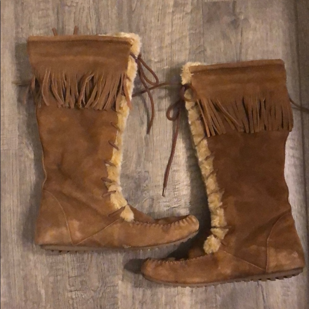 Minnetonka Front Lace Boots